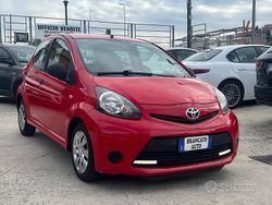 Rosso Usata 2013 Toyota Aygo Connect Style Due volumi | 5200 € (Buon prezzo)
