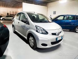 Argento Usata 2012 Toyota Aygo Lounge Due volumi | 3999 € (Buon prezzo)