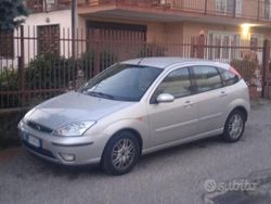 Grigio Usata 2001 Ford Focus Tre volumi | 1500 €