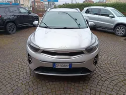 Argento Usata 2023 Kia Stonic Style SUV | 18.900 € (Buon prezzo)