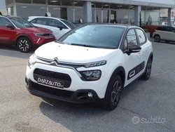 Bianco tetto nero pastello Usata 2022 Citroën C3 PureTech Due volumi | 15.100 € (Buon prezzo)