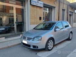 Grigio Usata 2005 VW Golf IV Comfortline Tre volumi | 2999 € (Buon prezzo)