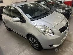 Grigio Usata 2007 Toyota Yaris Tre volumi | 4400 € (Buon prezzo)
