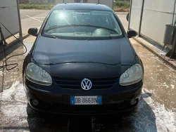 Usata 2006 VW Golf V Tre volumi | 2499 € (Buon prezzo)