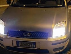 Grigio Usata 2003 Ford Fusion Tre volumi | 1600 €