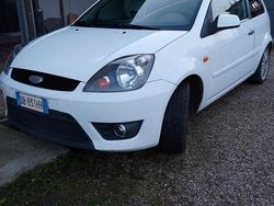 Bianco Usata 2006 Ford Fiesta Cabrio | 1800 € (Buon prezzo)