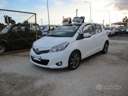 Bianco Usata 2014 Toyota Yaris Tre volumi | 7990 € (Ottimo prezzo)