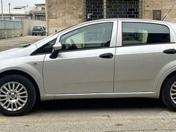 Grigio Usata 2016 Fiat Punto Lounge Tre volumi | 6990 € (Buon prezzo)