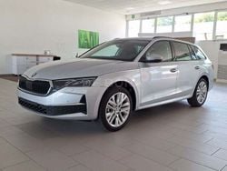 Argento brillante metallizzato Usata 2024 Skoda Octavia Executive Station wagon | 28.490 € (Buon prezzo)