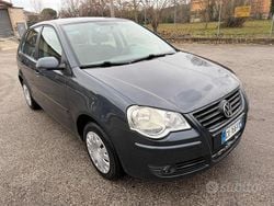 Nero Usata 2005 VW Polo Comfortline Tre volumi | 2950 € (Buon prezzo)