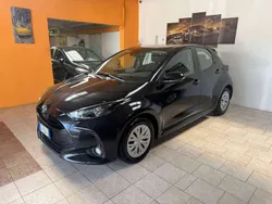 Nero Usata 2022 Toyota Yaris Hybrid Business Edition Tre volumi | 15.500 € (Super prezzo)