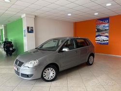 Grigio Usata 2007 VW Polo Comfortline Tre volumi | 3200 € (Buon prezzo)