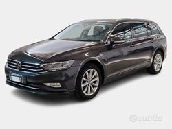 Grigio Usata 2022 VW Passat Business Station wagon | 21.150 € (Buon prezzo)