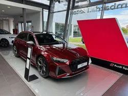 Rosso granatina metallizzato Nuova 2025 Audi RS6 Performance Station wagon | 169.900 € (Super prezzo)