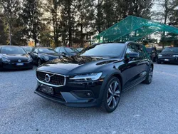 Nero Usata 2020 Volvo V60 CC Pro Station wagon | 21.900 € (Buon prezzo)