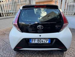 Bianco Usata 2016 Toyota Aygo X-play Due volumi | 8500 € (Buon prezzo)