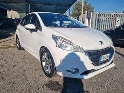 Bianco Usata 2014 Peugeot 208 Allure Due volumi | 5200 € (Buon prezzo)