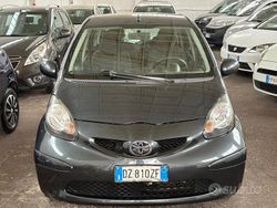 Blu Usata 2010 Toyota Aygo Due volumi | 3500 € (Buon prezzo)