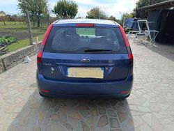 Blu/azzurro Usata 2005 Ford Fiesta Tre volumi | 1500 € (Buon prezzo)