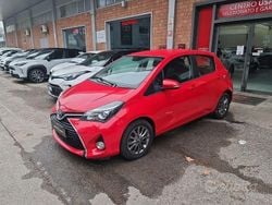 Rosso Usata 2017 Toyota Yaris Cool Tre volumi | 9900 € (Buon prezzo)