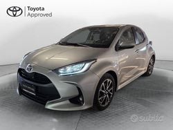 Grigio Usata 2022 Toyota Yaris Hybrid Trend Tre volumi | 16.950 € (Buon prezzo)