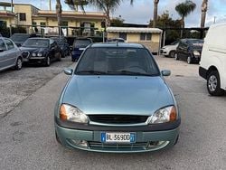 Verde Usata 2000 Ford Fiesta Tre volumi | 1600 €