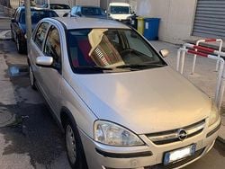 Grigio Usata 2004 Opel Corsa Tre volumi | 1800 € (Buon prezzo)