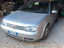 Grigio Usata 2001 VW Golf IV Tre volumi | 2000 € (Buon prezzo)