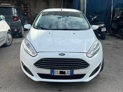 Bianco Usata 2013 Ford Fiesta Tre volumi | 4400 € (Buon prezzo)