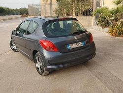 Grigio Usata 2007 Peugeot 207 Due volumi | 2200 € (Buon prezzo)