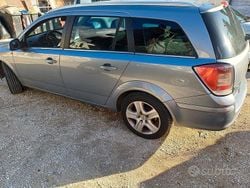 Argento Usata 2009 Opel Astra Cosmo Station wagon | 2400 € (Buon prezzo)