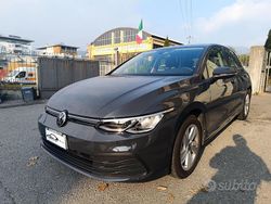Grigio Usata 2022 VW Golf VIII Life Tre volumi | 16.900 € (Buon prezzo)