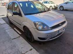 Usata 2003 Ford Fiesta Ambiente Due volumi | 1200 € (Buon prezzo)