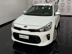 Bianco Usata 2018 Kia Rio Active Tre volumi | 8400 € (Buon prezzo)