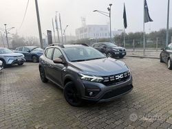 Grigio Nuova 2025 Dacia Sandero Extreme Tre volumi | 17.990 € (Buon prezzo)