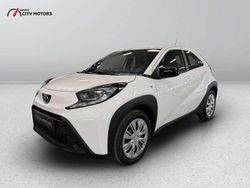 Bianco Nuova 2025 Toyota Aygo X Active SUV | 15.950 € (Buon prezzo)