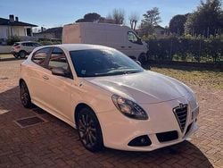 Bianco Usata 2013 Alfa Romeo Giulietta Tre volumi | 8500 € (Buon prezzo)