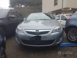 Usata 2010 Opel Astra Tre volumi | 4500 € (Buon prezzo)