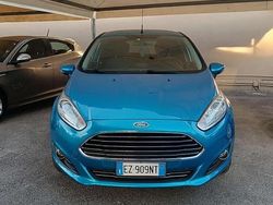 Verde Usata 2015 Ford Fiesta Tre volumi | 5500 € (Buon prezzo)