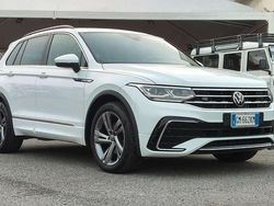 Bianco Usata 2023 VW Tiguan R-line SUV | 34.900 € (Molto cara)