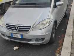 Grigio Usata 2005 Mercedes 180 Tre volumi | 2000 €