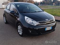 Nero Usata 2014 Kia Rio Active Tre volumi | 6500 € (Buon prezzo)