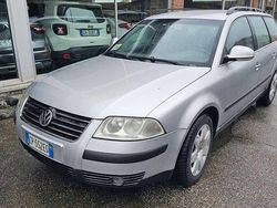 Grigio Usata 2004 VW Passat Station wagon | 1990 € (Buon prezzo)