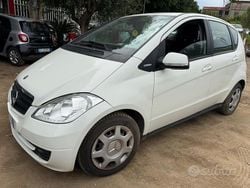 Bianco Usata 2009 Mercedes A160 Elegance Tre volumi | 3400 € (Buon prezzo)