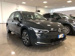 Grigio scuro Usata 2021 VW Golf VIII Style Tre volumi | 26.200 € (Buon prezzo)