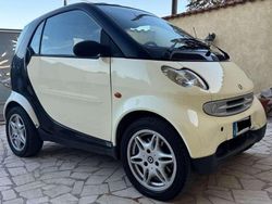 Giallo Usata 2004 Smart ForTwo Coupé Pure Due volumi | 1600 € (Buon prezzo)