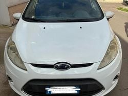 Bianco Usata 2009 Ford Fiesta Tre volumi | 3400 € (Buon prezzo)