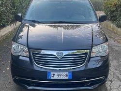 Usata 2013 Lancia Voyager Platinum Monovolume | 9999 € (Buon prezzo)