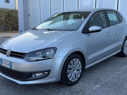 Argento Usata 2011 VW Polo Comfortline Tre volumi | 5200 € (Buon prezzo)