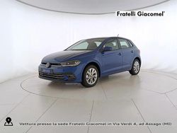 Reef blue metallizzato Nuova 2025 VW Polo Style Tre volumi | 22.400 € (Super prezzo)